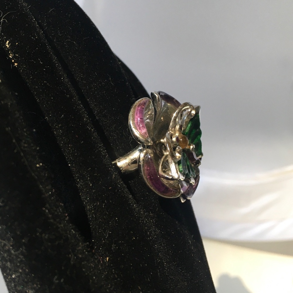 SOLD! Unusual jade butterfly ring w/gemstones - Picture 5 of 8